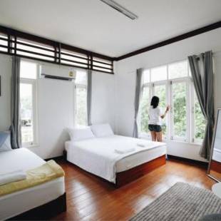 Фотографии хостела
Thirty Tree Garden House