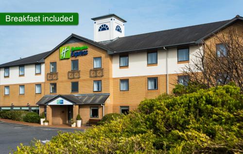 Фотография гостиницы Holiday Inn Express Swansea East, an IHG Hotel