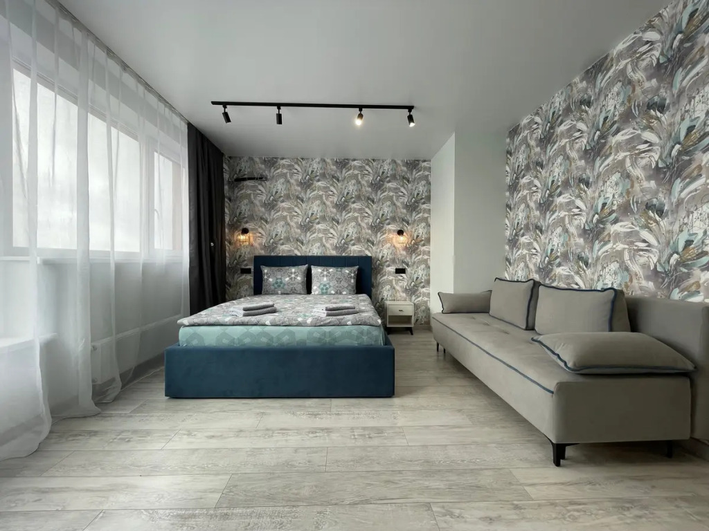 Фотография квартиры Квартира 1Ком Посуточно с Витражным Окном и Видами на Город