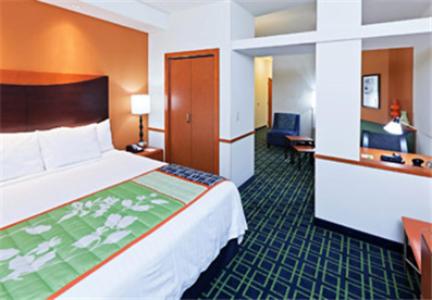Фотография гостиницы Fairfield Inn and Suites by Marriott Tulsa Southeast/Crossroads Village