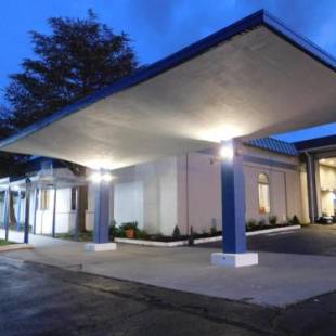 Фотографии мотеля
Whalers Inn and Suites