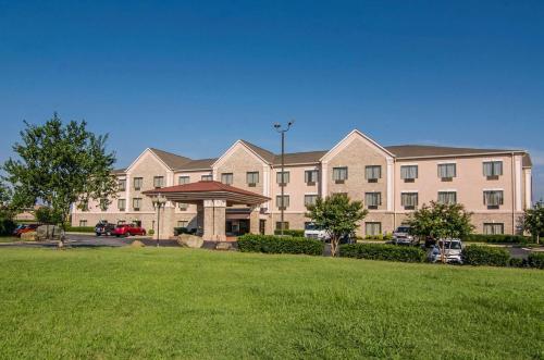 Фотография гостиницы Quality Suites Graham