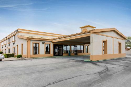 Фотография гостиницы Quality Inn & Suites Bloomington University Area