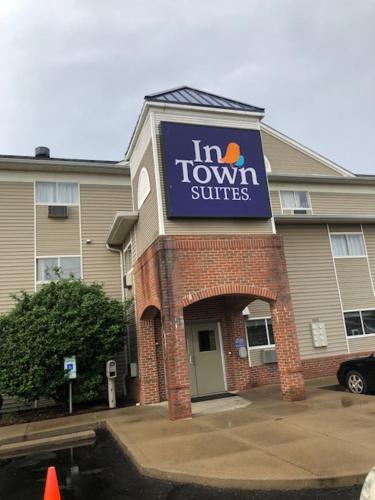 Фотография гостиницы InTown Suites Extended Stay Cincinnati OH - Fairfield