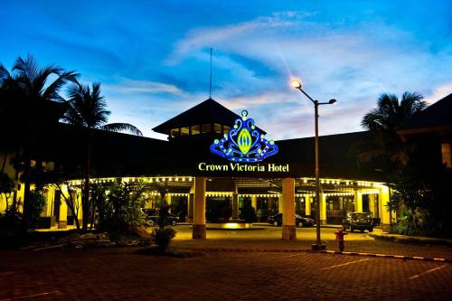 Фотографии гостиницы 
            Crown Victoria Hotel Tulungagung