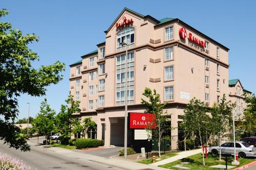 Фотография гостиницы Ramada by Wyndham SeaTac Airport