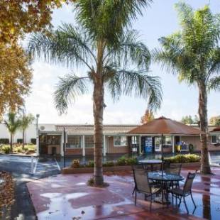 Фотографии мотеля
Tri-Valley Inn & Suites