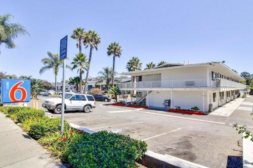Фотография гостиницы Motel 6-Santa Barbara, CA - State Street