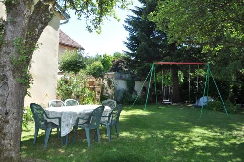Фотография гостевого дома Maison de 2 chambres avec terrasse et wifi a Ornans