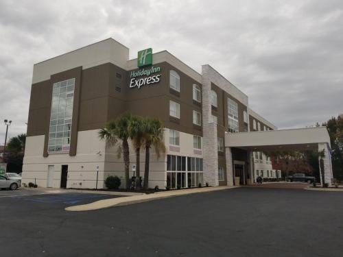 Фотография гостиницы Holiday Inn Express Columbia - Two Notch, an IHG Hotel