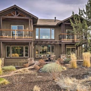 Фотография гостевого дома Modern Eagle Crest Escape with Patio and 2 Balconies!