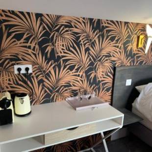 Фотографии гостиницы
Hôtel Une Chambre en Ville