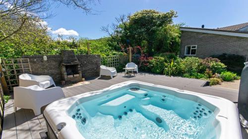 Фотографии гостевого дома
Ladywell Croyde | 6 Bedrooms / Sleeps 12 | Hot Tub*