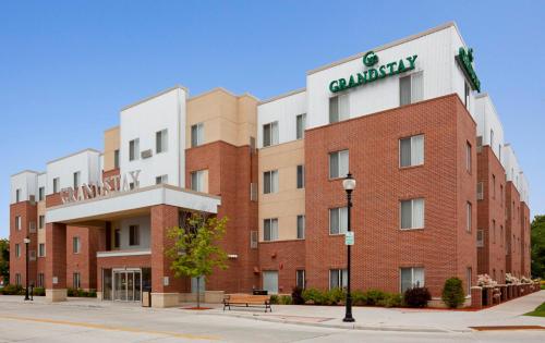 Фотография гостиницы GrandStay Hotel & Suites Downtown Sheboygan