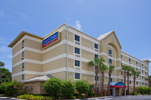 Фотография гостиницы Candlewood Suites Fort Lauderdale Airport-Cruise, an IHG Hotel