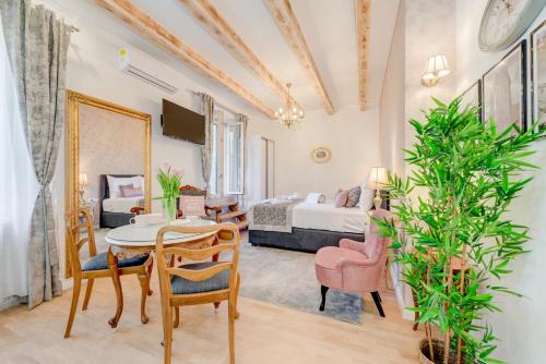 Фотография мини отеля Le Monde Luxury Accommodation