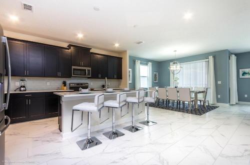 Фотография гостевого дома Magnificent Pool Home in Champion Gates