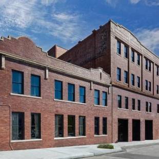 Фотографии гостиницы
Crossroads Hotel