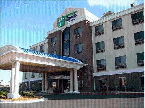 Фотография гостиницы Holiday Inn Express Hotel & Suites Bartlesville, an IHG Hotel