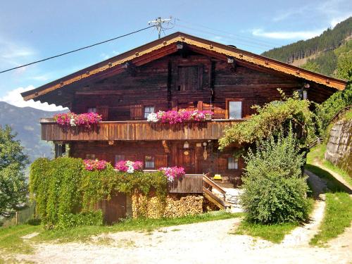 Фотография гостевого дома Holiday Home Hochzillertalblick