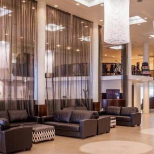 Фотографии гостиницы
West Plaza Hotel