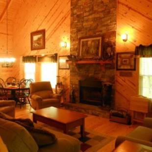 Фотографии гостевого дома 
            Pine Cabin at Blairsville