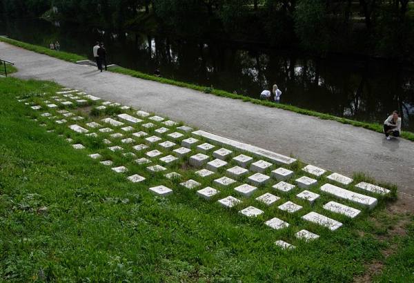 Фотография Памятник клавиатуре