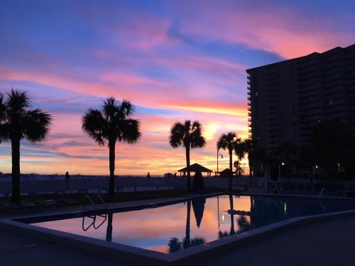 Фотография апарт отеля Getaways at Destin Holiday Beach Resort