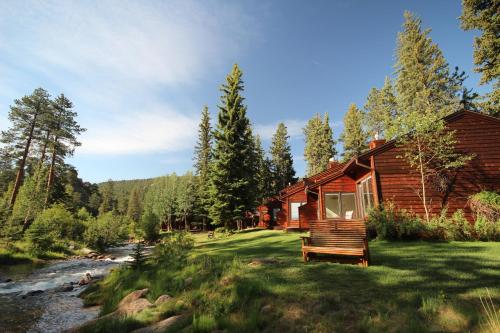 Фотография гостиницы Boulder Brook on Fall River