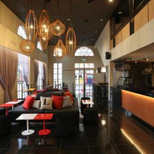 Фотография гостиницы Avenue J Hotel, Central Market