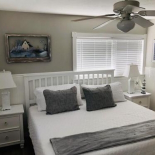 Фотография гостевого дома Amazing beach getaway pool condo by the beach