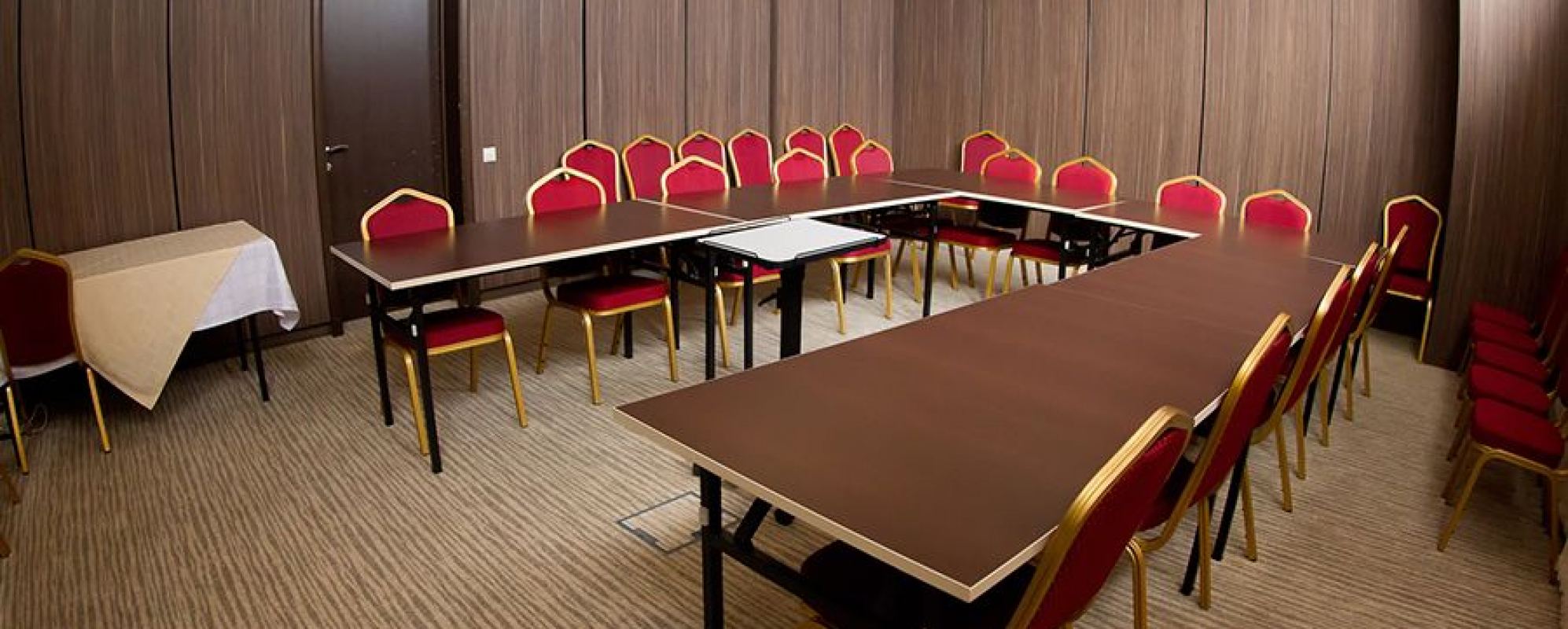 Фотографии комнаты для переговоров Яхонты №2