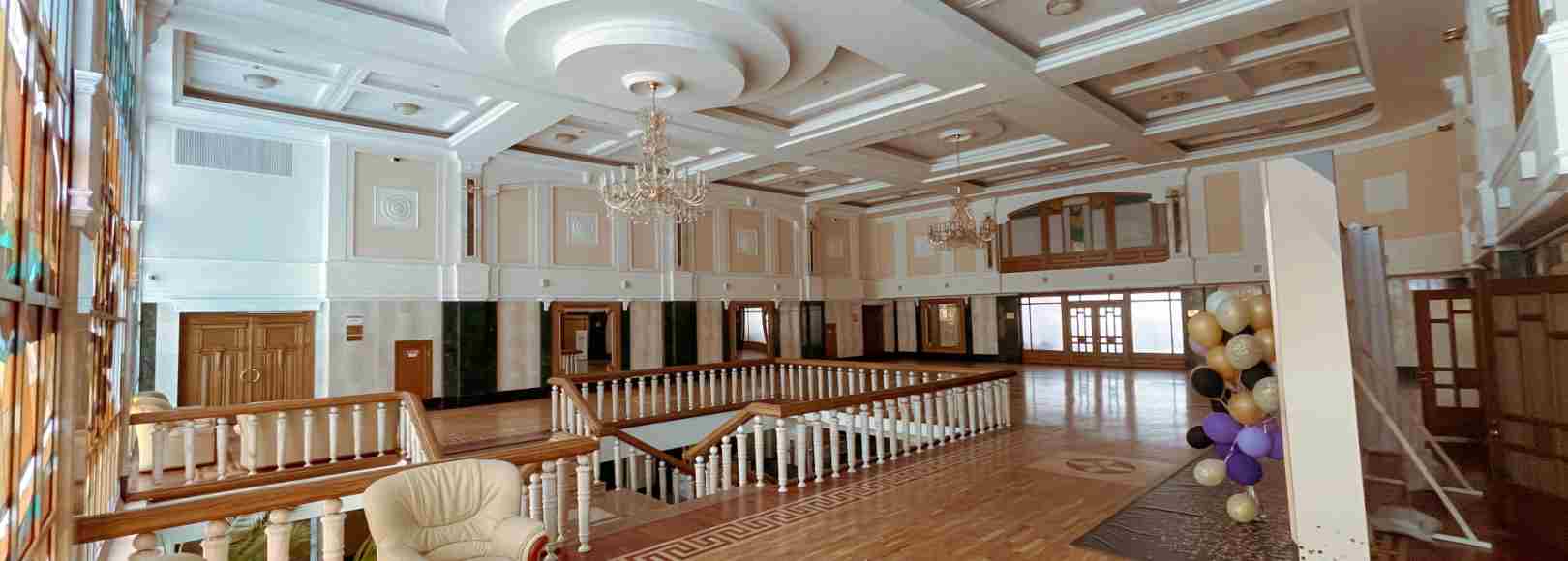 Фотография фойе ДК Железнодорожников Фойе второго этажа