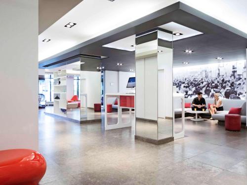 Фотография гостиницы Novotel Montreal Center