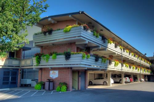 Фотография гостиницы Travelodge by Wyndham Niagara Falls At the Falls