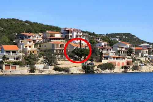 Фотография гостевого дома Apartments by the sea Vinisce, Trogir - 8659