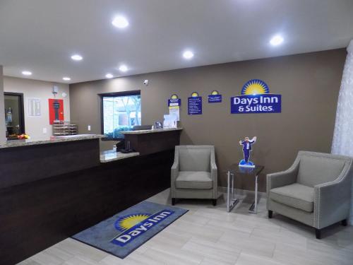Фотография гостиницы Days Inn & Suites by Wyndham Monroe