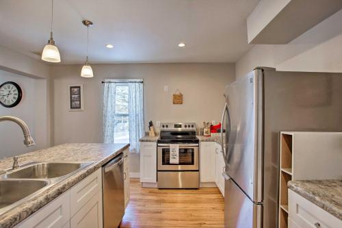 Фотографии гостевого дома
Family-Friendly Menomonie Retreat Walk to Town!