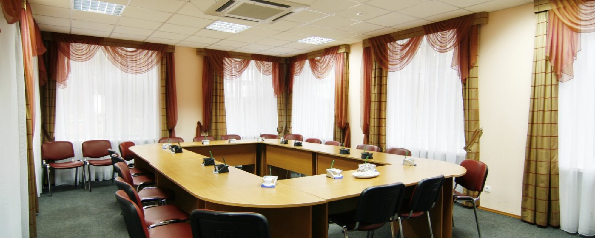 Фотографии конференц-зала Салют на 20 человек