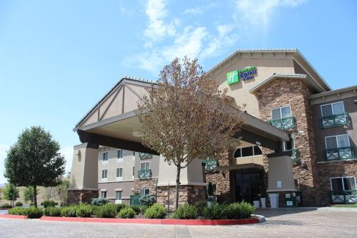 Фотография гостиницы Holiday Inn Express Tehachapi, an IHG Hotel
