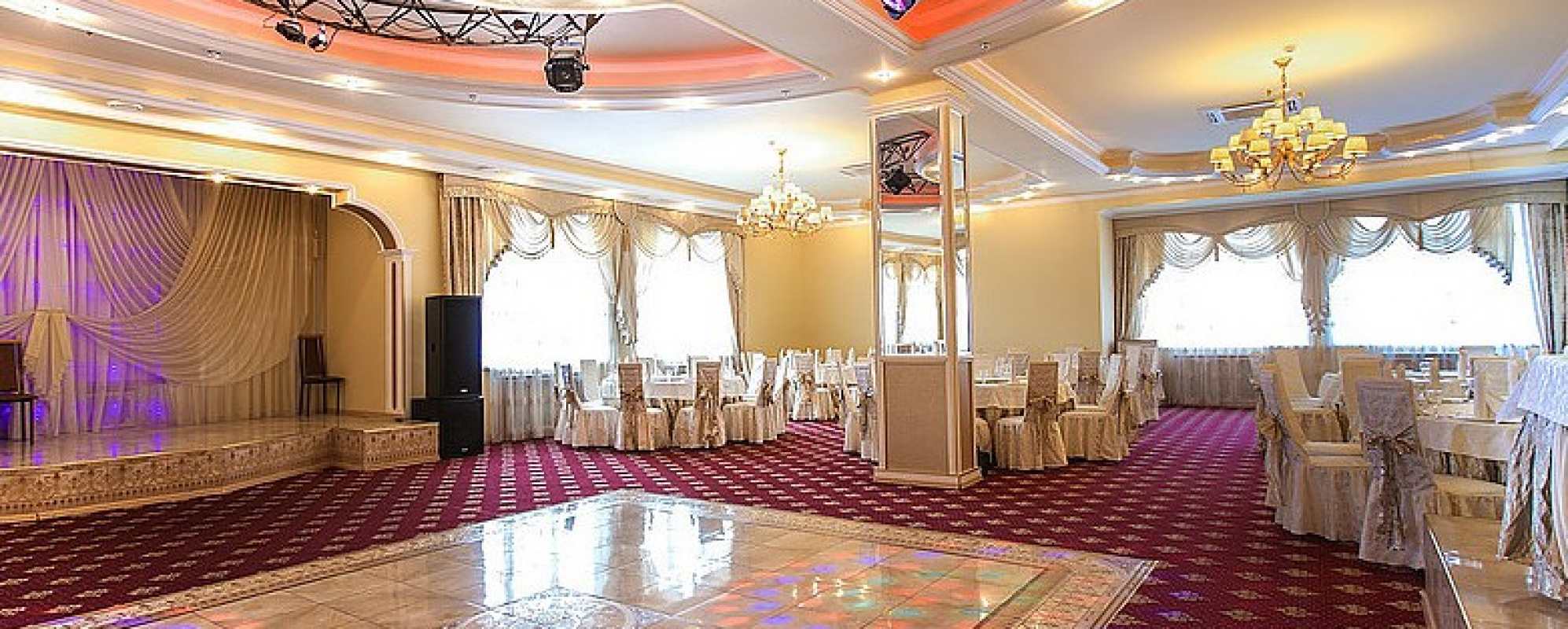 Фотографии конференц-зала Золотой зал