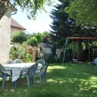 Фотографии гостевого дома
Maison de 2 chambres avec terrasse et wifi a Ornans
