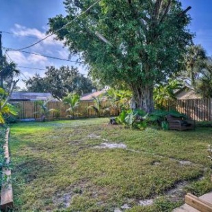 Фотография гостевого дома Tropical Naples Home with Hot Tub- Mins to Beach