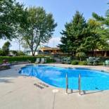 Фотография гостиницы Super 8 by Wyndham Gananoque - Country Squire Resort