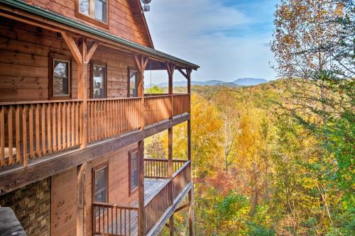 Фотография гостевого дома Mountain View Cabin with Hot Tub Less Than 5 Mi to The Strip