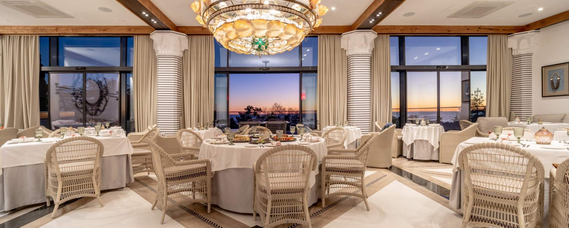 Фотографии банкетного зала Зал ресторана Adriana