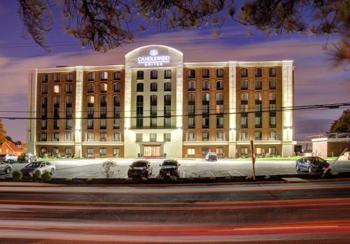 Фотография гостиницы Candlewood Suites Richmond - West Broad, an IHG Hotel