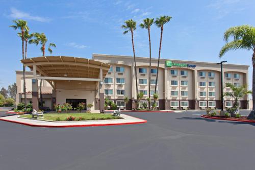 Фотография гостиницы Holiday Inn Express Colton, an IHG Hotel