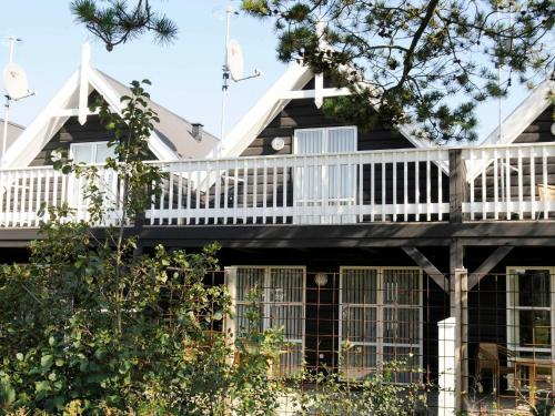 Фотография гостевого дома Two-Bedroom Holiday home in Blåvand 6