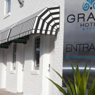 Фотографии гостиницы 
            Grand Hotel and Studios